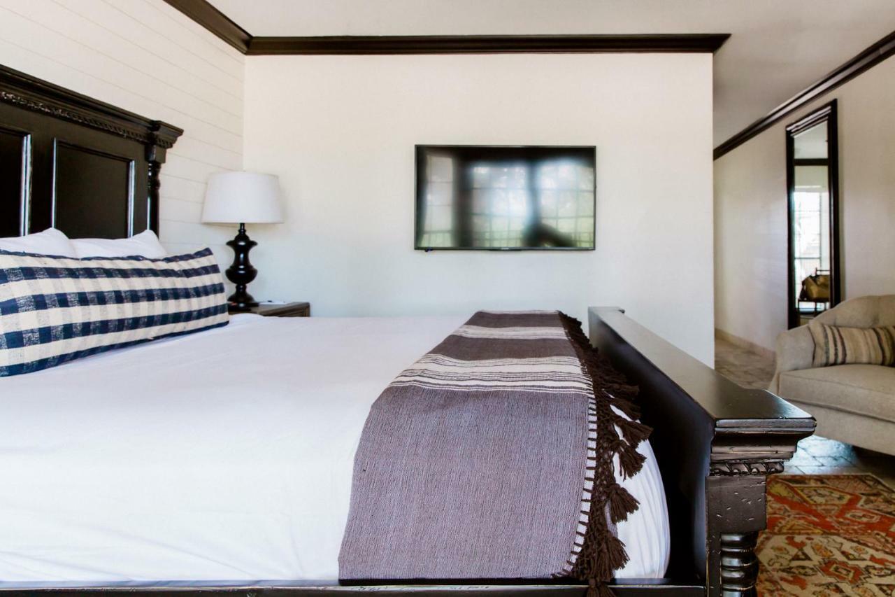 Hillside Boutique Hotel Castroville Exterior foto
